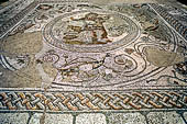 Aquileia (Udine) - area delle case romane e gli oratori paleo-cristiani. Il Buon Pastore in un mosaico dell'oratorio paleocristiano. 